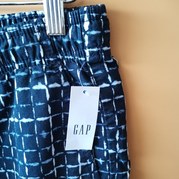 GAP Factory - 9" Easy Print Shorts with Washwell - NWT (S) - Picture 4 of 7